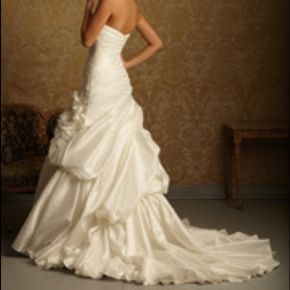 Allure bridals wedding gown - Picture 3 of 8